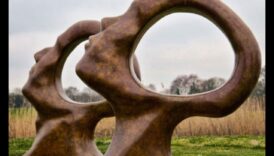 الأزهار البرونزية: جاذبية النحت في ملاذك الخارجي