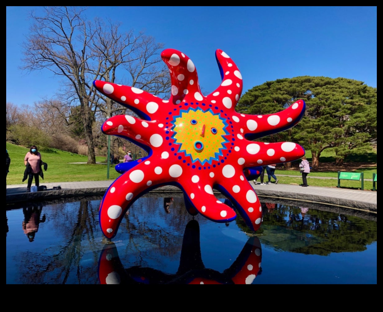 تزهر في البرونز: جمال فن الحديقة النحتية