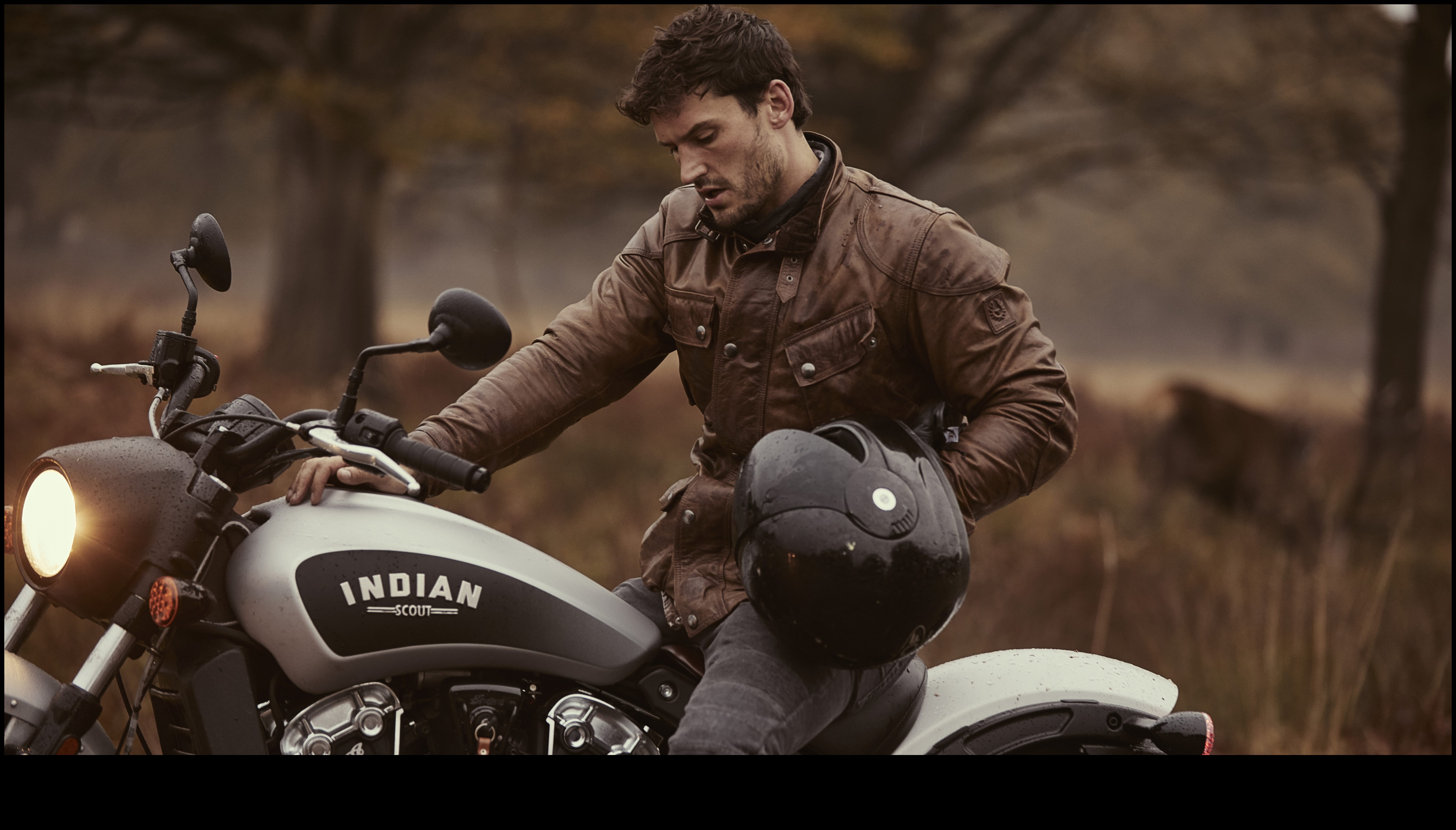 الركوب بأناقة: دليل لأزياء وإكسسوارات الدراجات النارية 4 الركوب بأناقة: فن أزياء وإكسسوارات الدراجات النارية