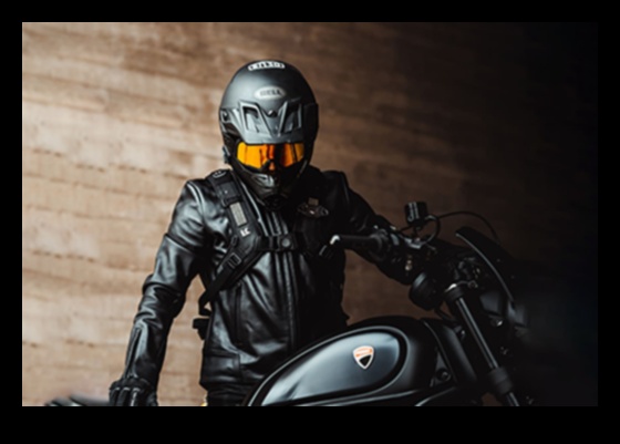 الركوب بأناقة: دليل لأزياء وإكسسوارات الدراجات النارية 5 الركوب بأناقة: فن أزياء وإكسسوارات الدراجات النارية