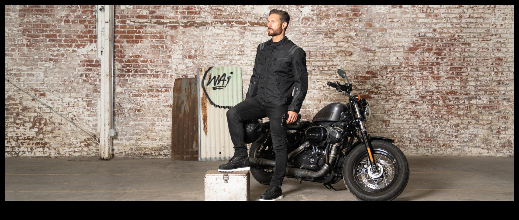 الركوب بأناقة: دليل لأزياء وإكسسوارات الدراجات النارية 3 الركوب بأناقة: فن أزياء وإكسسوارات الدراجات النارية